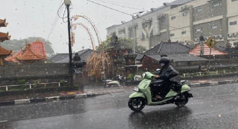 Bali Tourist Killed As Rainy Season Floods Hit Top Tourism Resorts