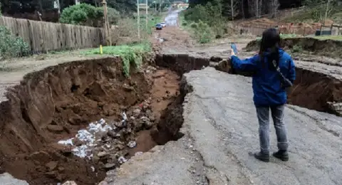 Heavy rainfall in Chile has killed at least 10 people and destroyed over 1,000 homes