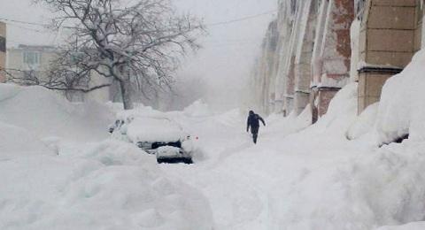 Falling Snow Kills 2 in Kamchatka as Winter Storms Slam Far East Russia
