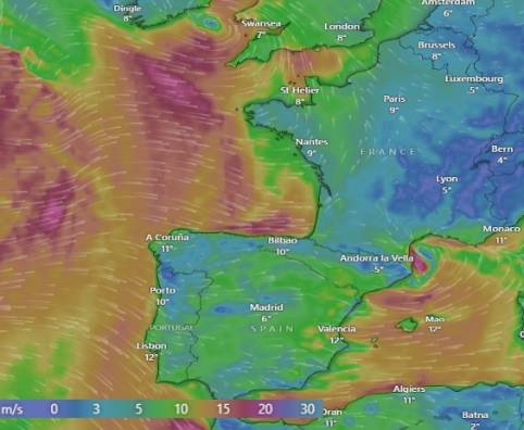 High coastal tide warning in Europe